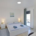 Modern Near Kanegra أوماغ