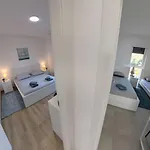 Modern Near Kanegra أوماغ
