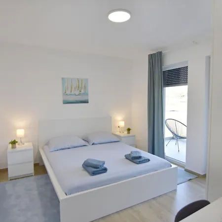 Modern Near Kanegra Umag